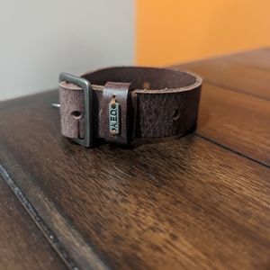 AEO men's leather bracelet
